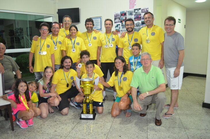 Campeões com o presidente Nereu Grazziotin