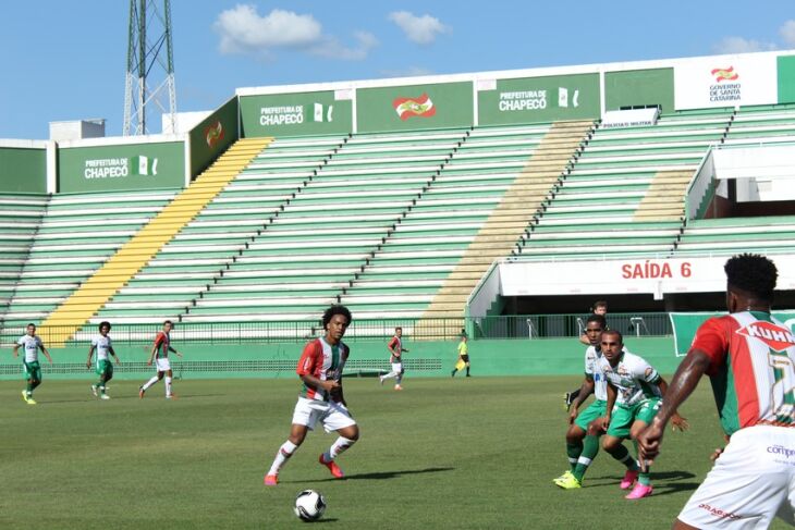 Jogo foi na Arena Condá