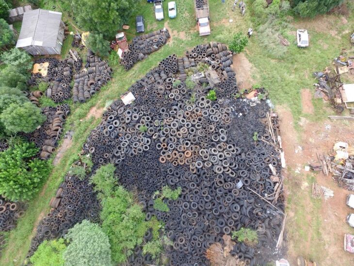 Depósito irregular acumula cerca de 30 mil pneus em Ernestina. Vistoria foi realizada no sábado (13)