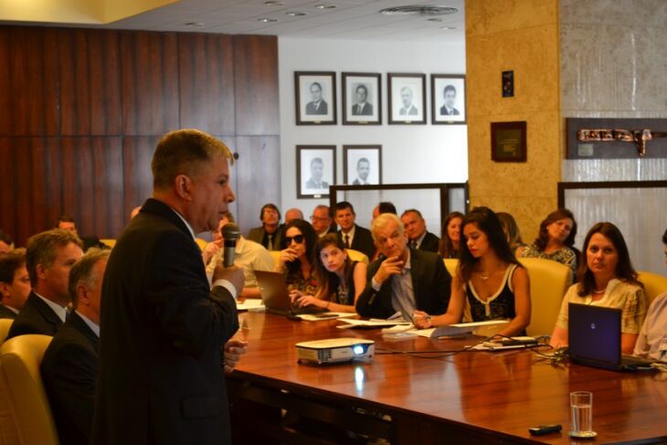 O presidente do Banrisul, Luiz Gonzaga Mota, fez a apresentação do balanço financeiro de 2015