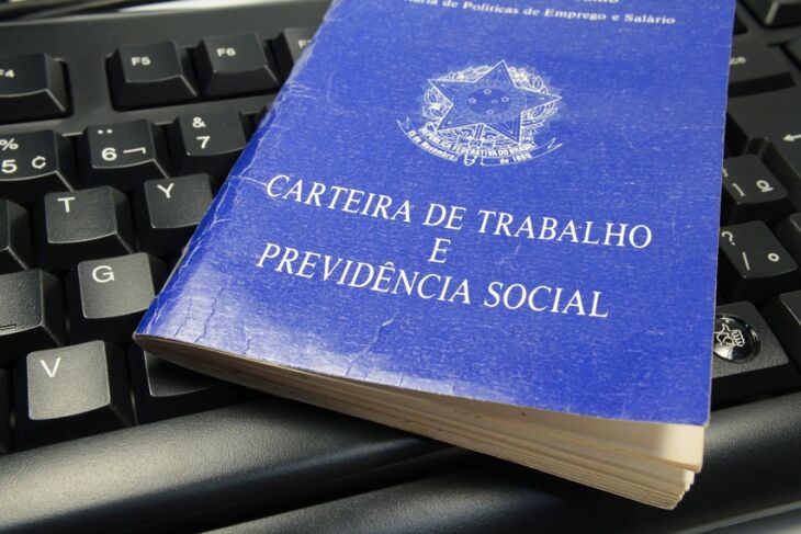 Força de trabalho cresceu de 99,2 milhões para 101,3 milhões em um ano