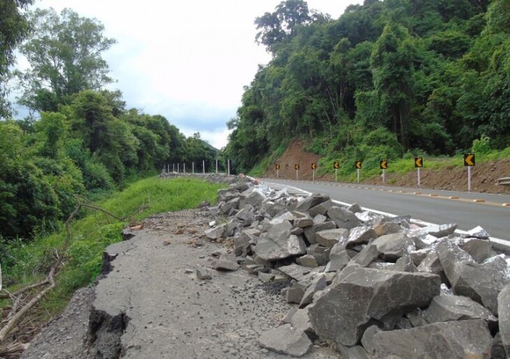 Trânsito está completamente interrompido na região das obras da EGR na ERS-115, entre Três Coroas e Gramado