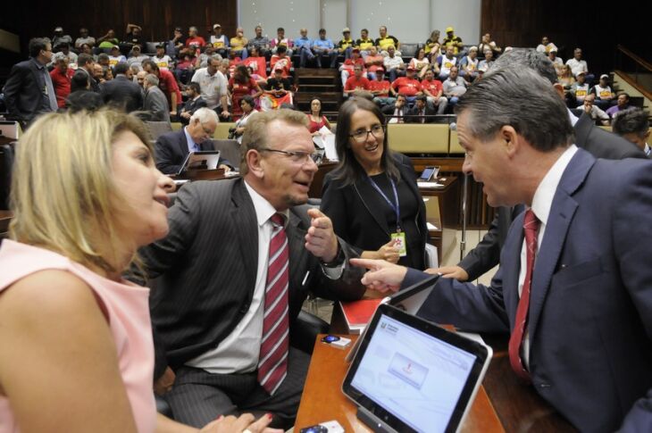 Projeto foi aprovado por 38 votos contra três contrários