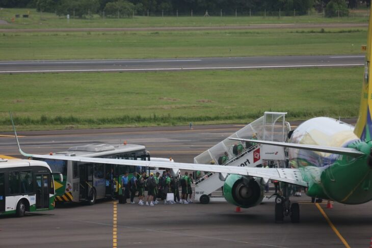 Seleção embarcou no Aeroporto Salgado Filho