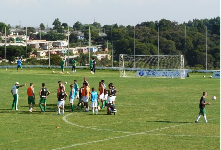 Attolini comanda treinamento do Gaúcho