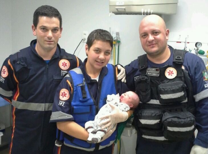 Trio de socorristas participou de parto na madrugada de quarta-feira (8)