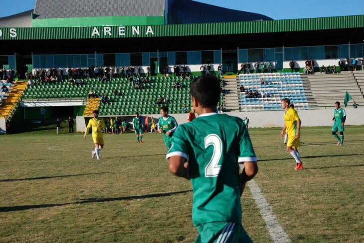 Tarde com bom futebol na Arena