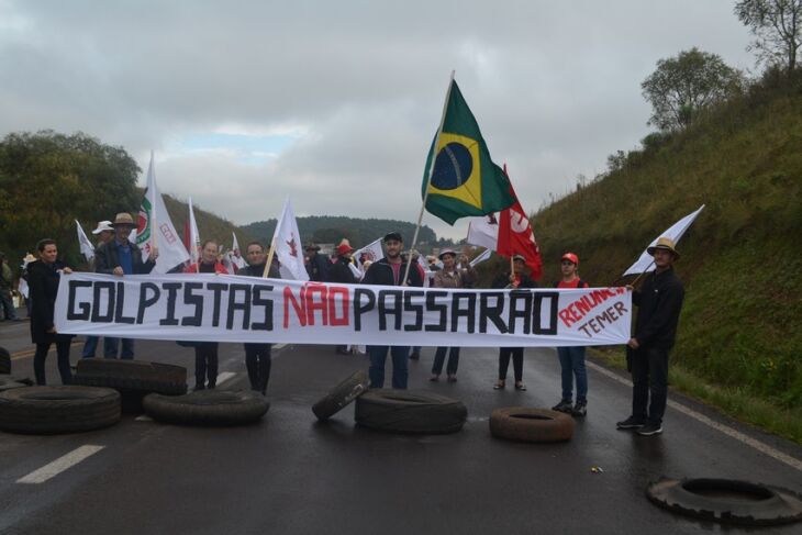 Mobilização bloqueou BR 285 em Carazinho