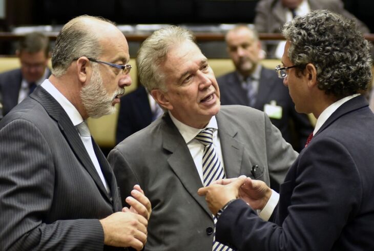 Secretário do Planejamento, Cristiano Tatsch (ao centro) acompanhou a votação do PL, que recebeu seis emendas