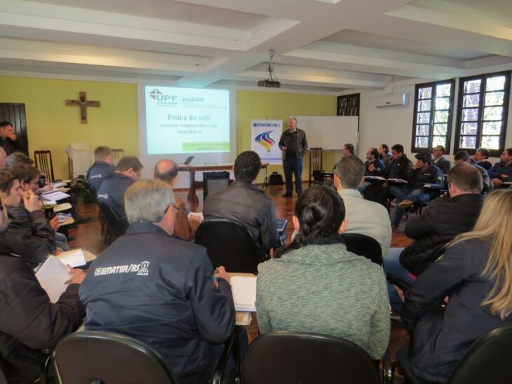 Encontro ocorreu na Casa Santa Cruz, em Passo Fundo