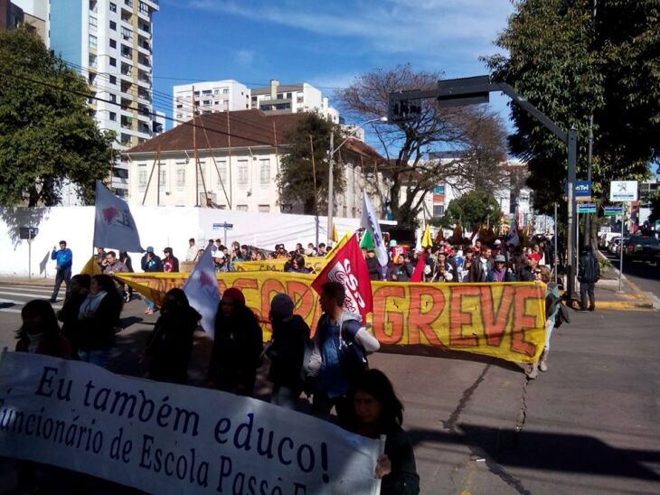 Manifestação acontece nesta manhã (24)