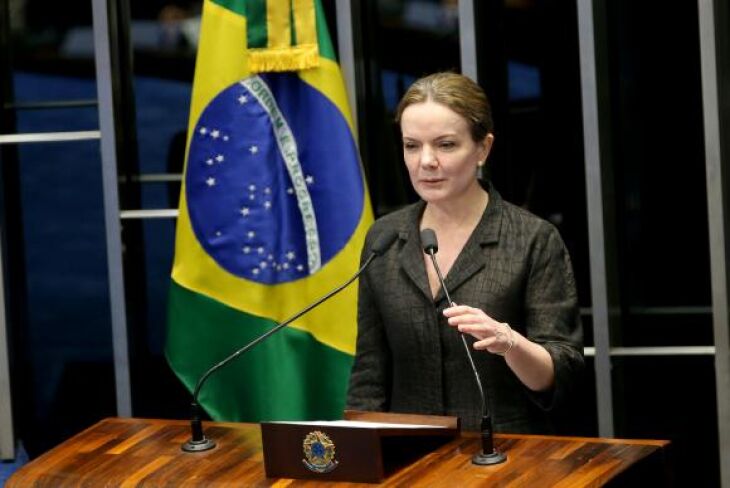 A senadora Gleisi Hoffmann disse que prisão de Paulo Bernardo foi inconsequente e ilegal, causando constrangimento