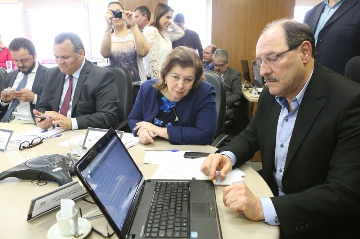 O governador José Ivo Sartori e a primeira-dama Maria Helena Sartori votaram no final da manhã, após o término da reunião do Eixo Social