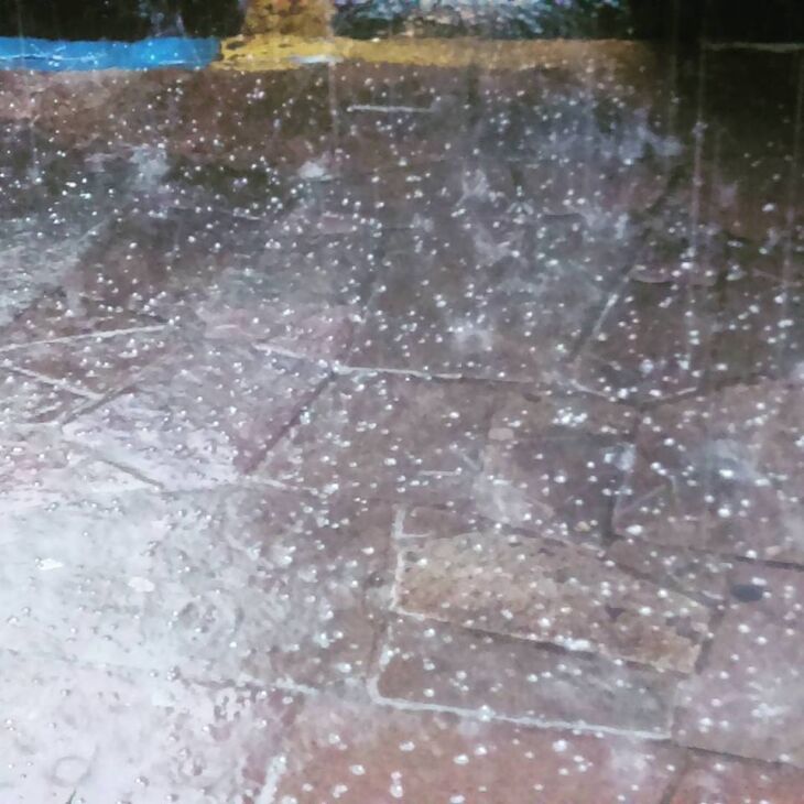 Queda de granizo foi registrada em alguns pontos da cidade