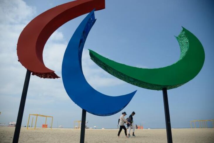 Escultura dos Agitos, símbolo dos Jogos Paralímpicos, foi inaugurada na Praia de Copacabana. Envolvendo um ponto central, os Agitos são um símbolo da integração dos atletas