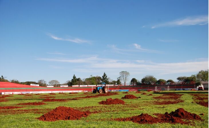 Terra: nivelamento do campo