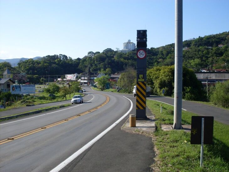 Em 2016, mais de 245 milhões de veículos já passaram por controladores de velocidade nas rodovias estaduais