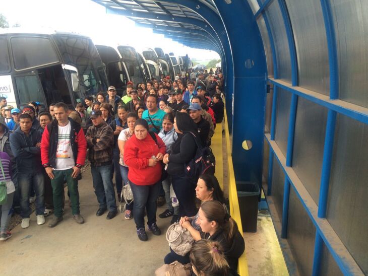 Presidente do STIA informando os trabalhadores sobre resultado da reunião de segunda-feira