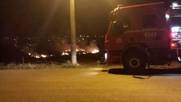 Bombeiros atenderam a duas ocorrências na noite de segunda-feira