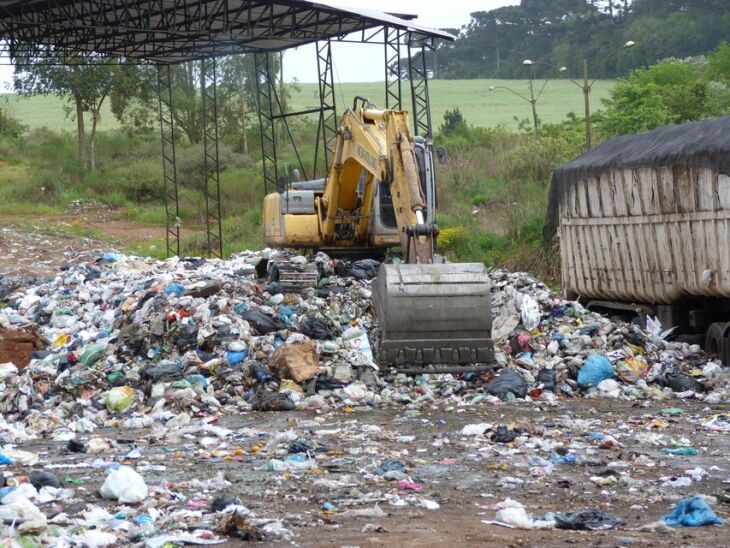 Sem liberação para o uso das esteiras, recicladores só poderão realizar o trabalho manualmente