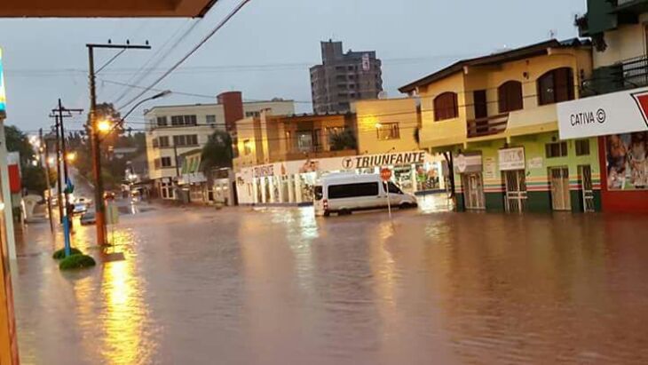 Tapejara teve várias ruas alagadas nesta manhã