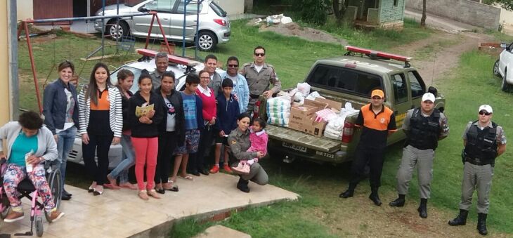 Após a atividade, a instituição foi surpreendida com a doação de 300 kg de alimentos