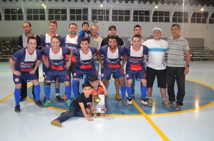 Futtura Seguros/Padaria Vila Luiza foi campeã na categoria adulto