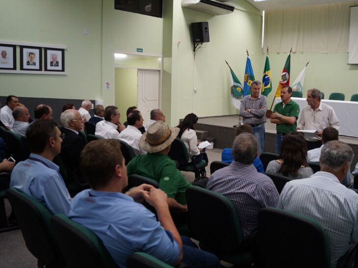 A reunião com o deputado Luis Carlos Heinze aconteceu na tarde de segunda-feira, dia 31 de outubro.