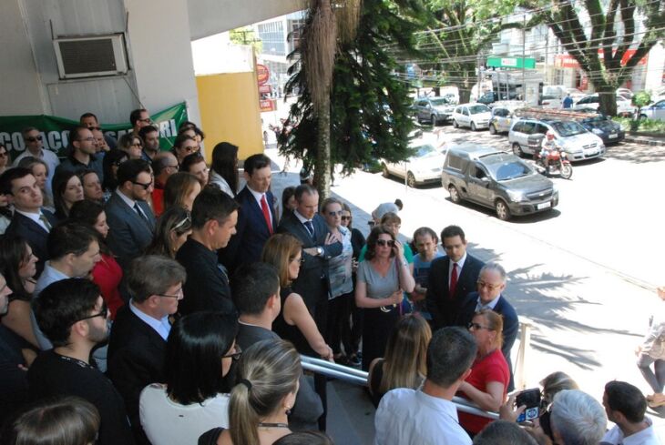 Ato aconteceu em frente ao fórum de Passo Fundo