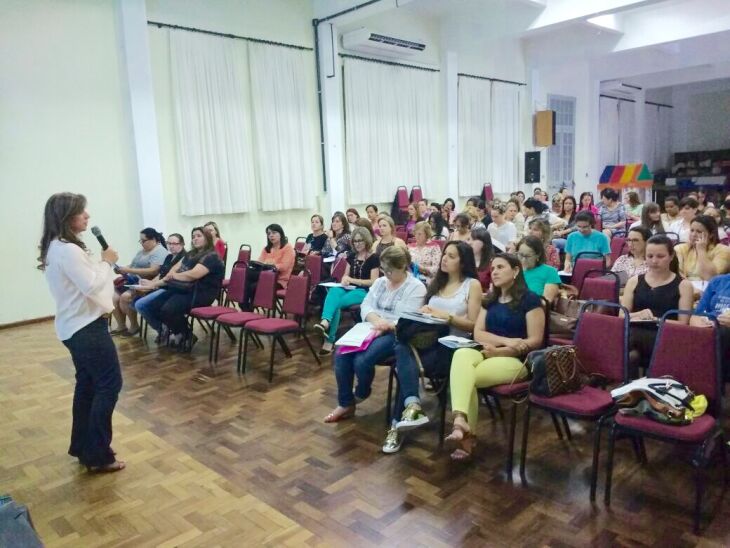 Professores de 106 escolas da rede participaram de reunião sobre nova legislação