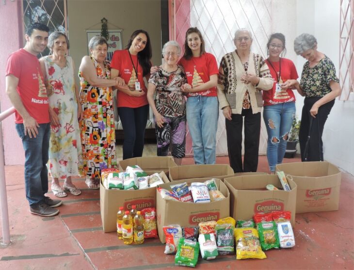 Foram entregues 250 quilos de alimentos não perecíveis