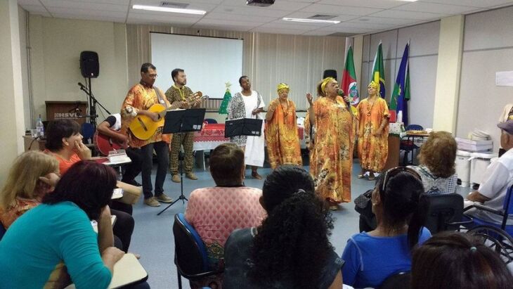 Apresentação do nascimento de Jesus encantou os pacientes