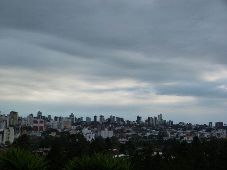 Previsão indica formação de grandes nuvens de chuva na região nos próximos dias