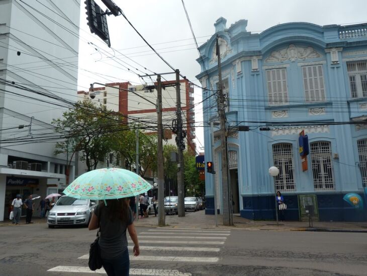 Pancadas de chuva de rápida passagem devem ocorrer à tarde ou à noite