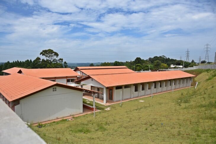 O projeto prevê a construção de 12 salas de aula