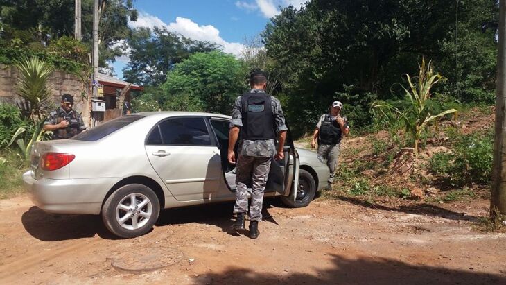 Mais de R$ 2 mil foi apreendido um veículo em situação de roubo foi recuperado