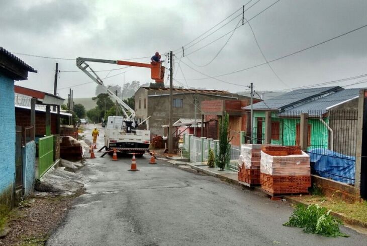 Bairro Záchia foi um dos mais atingidos pelos fortes ventos de ontem à noite