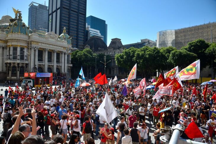 Trabalhadores comemoraram e protestaram em várias partes do país