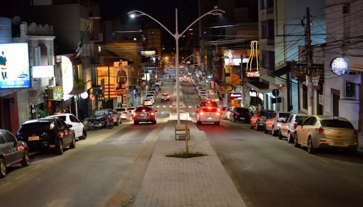 Barulho de movimento da rua já é motivo de reclamação há alguns anos por parte dos moradores dos prédios próximos