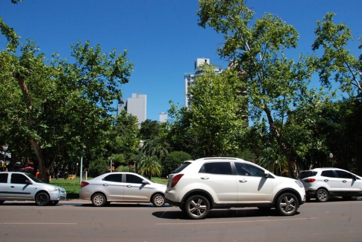 Quem não pagou o IPVA, fica sem o licenciamento do veículo e a partir do vencimento pode ter o carro recolhido