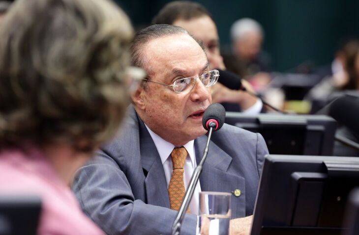 O deputado Paulo Maluf durante sessão da CCJ da Câmara