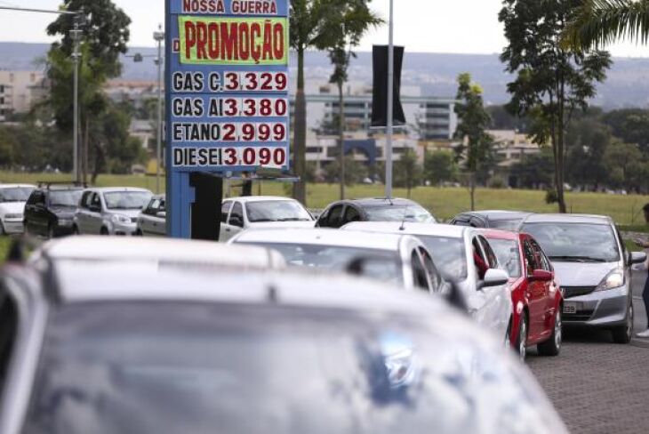 Posto de combustíveis do DF vende gasolina com desconto de até 40% no Dia de Liberdade de Impostos