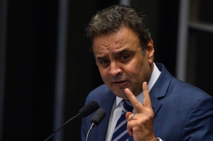 O senador Aécio Neves em pronunciamento no plenário do Senado, em Brasília