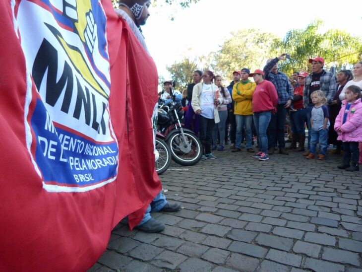 Moradores se concentraram no pátio da prefeitura aguardando desfecho de reunião