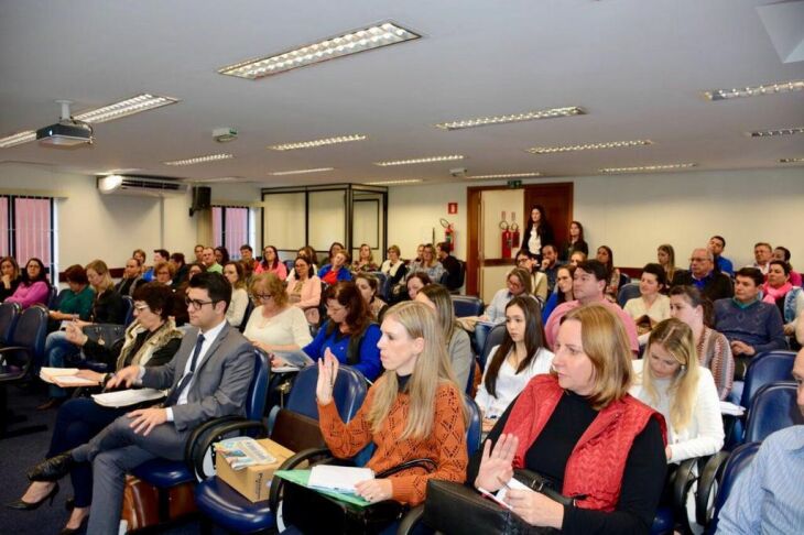 Gestores dos municípios que integram a Regional da Educação de Passo Fundo participaram do encontro