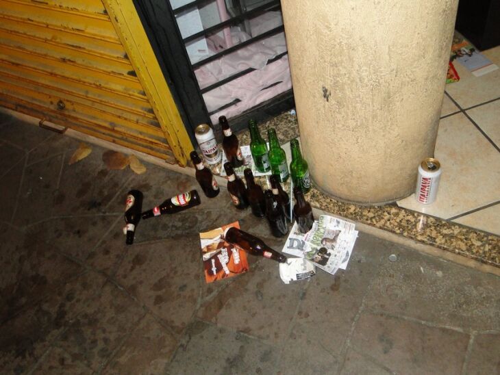 Antes da proibição, Rua Independência ficou cheia. Imagem foi registrada na sexta-feira (7)