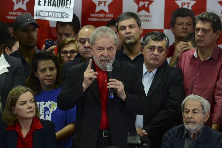 Ex-presidente Luiz Inácio Lula da Silva dá entrevista coletiva sobre a condenação por corrupção pelo juiz federal Sérgio Moro