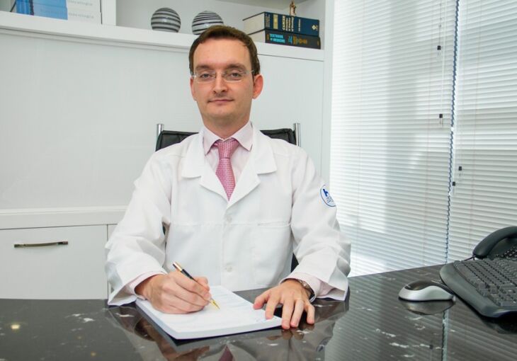 Dr. Nicolas Lazaretti é médico oncologista, gestor do Instituto do Câncer Hospital São Vicente