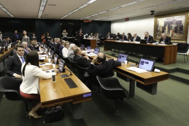 Comissão Especial da Reforma Política se reúne para votação do relatório parcial do relator, deputado Vicente Cândido