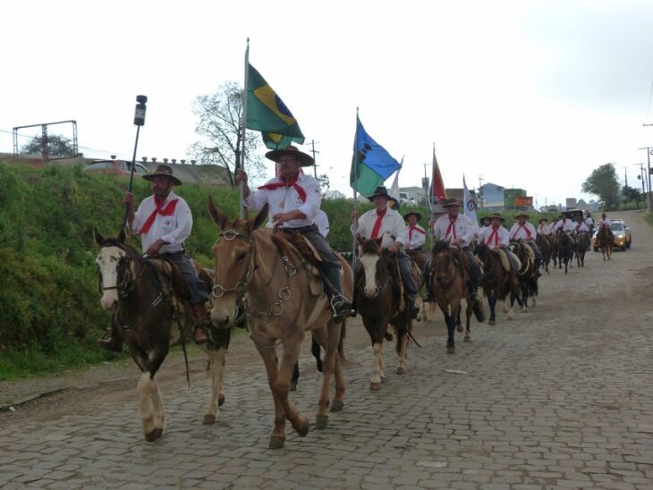 Cavaleiros do Planalto Médio farão a guarda da Chama Crioula até a entrega à 7ª Região Tradicionalista no dia 3 de setembro